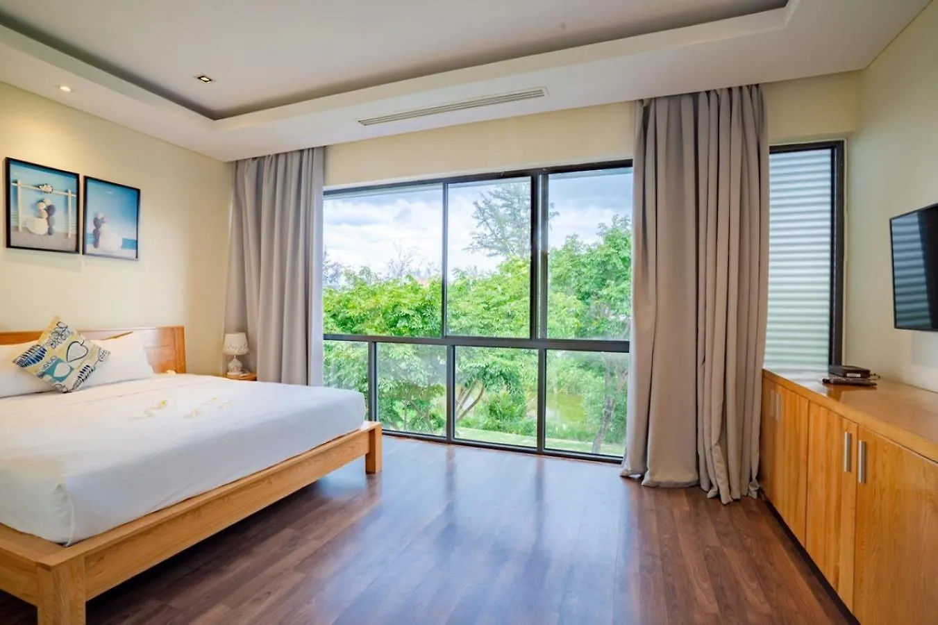 The Ocean Villa Da Nang
