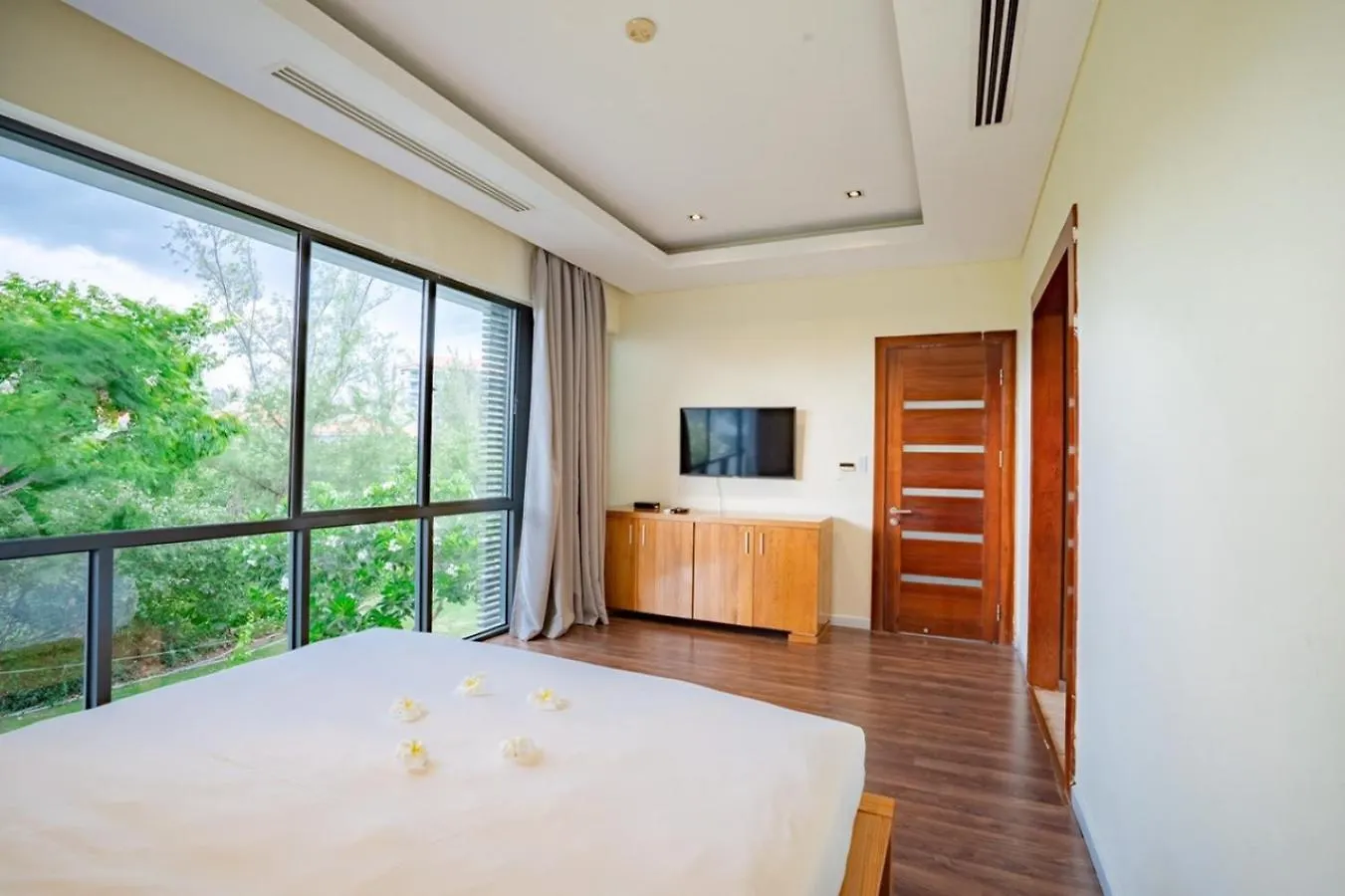 The Ocean Villa Da Nang