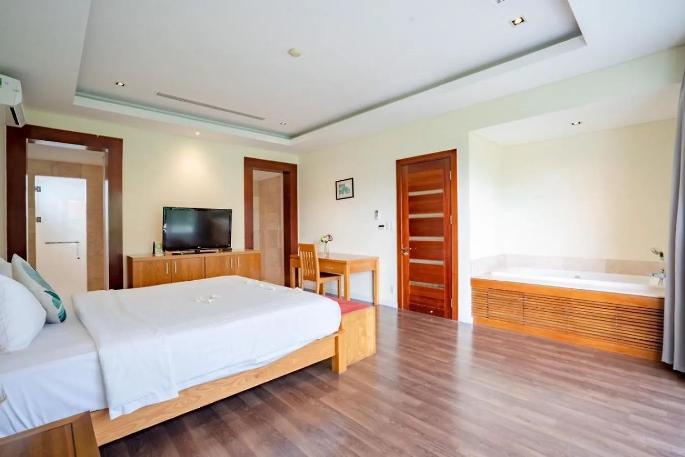The Ocean Villa Da Nang 0*,  Vietnam