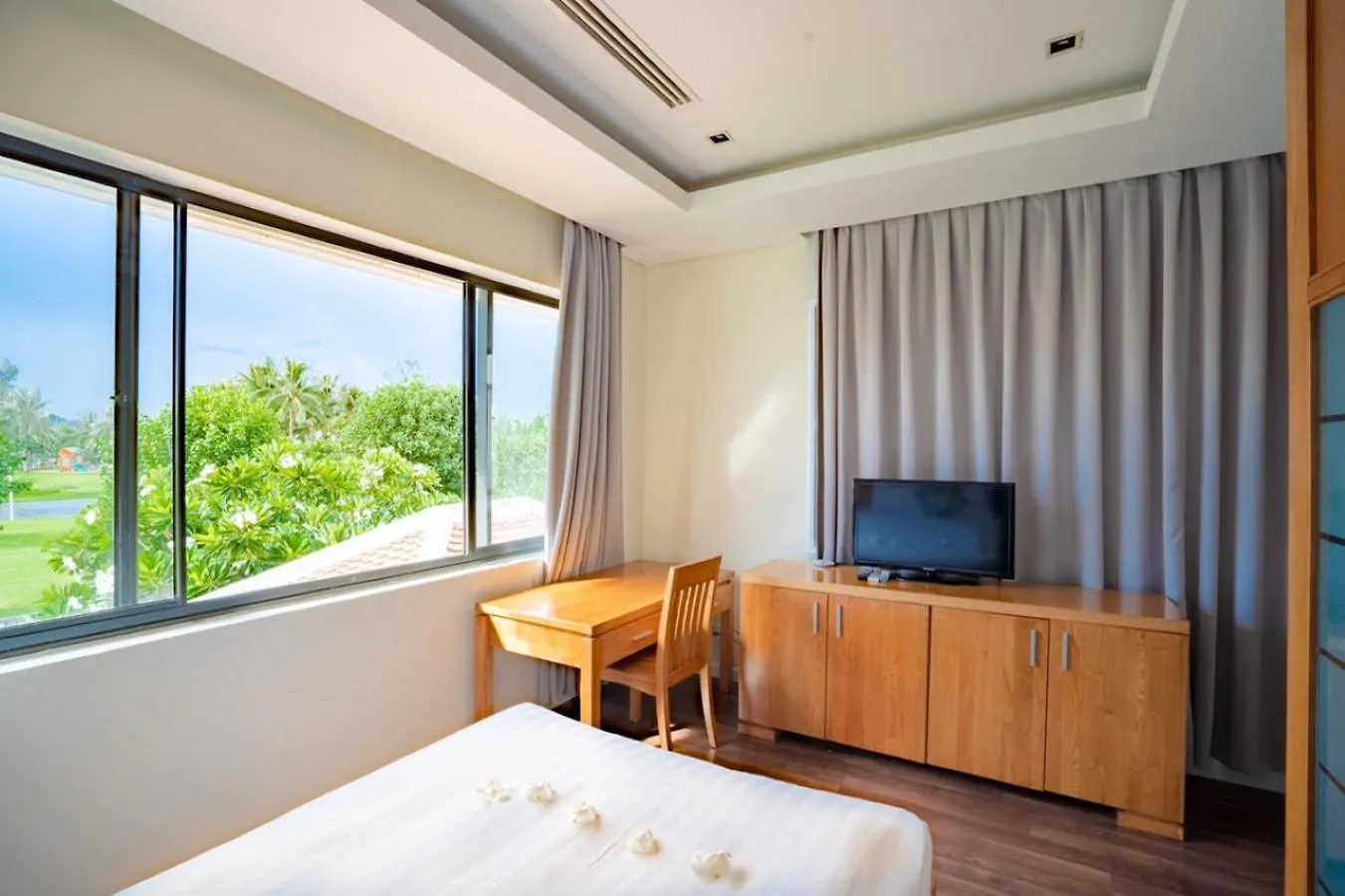 The Ocean Villa Da Nang