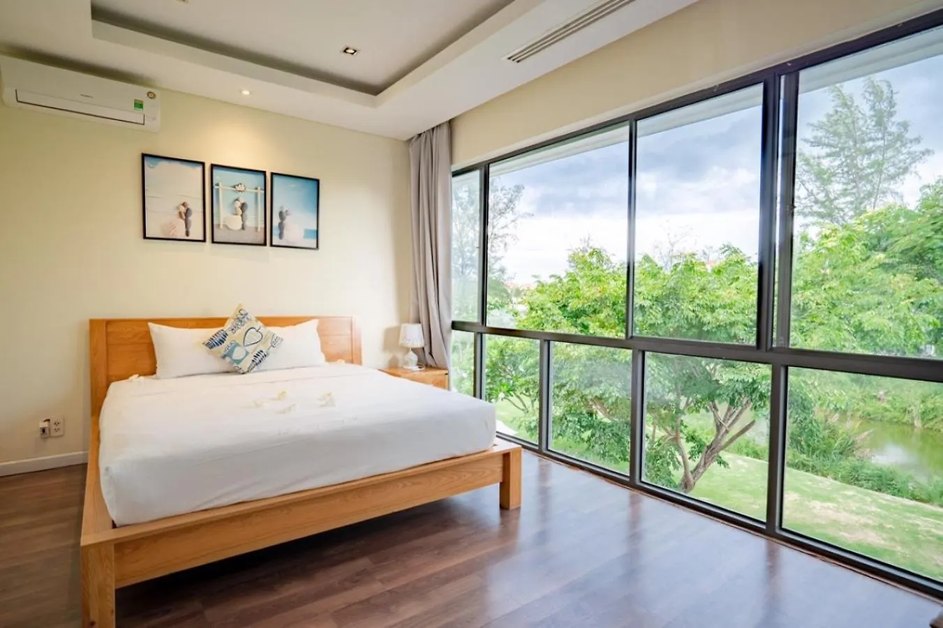 The Ocean Villa Da Nang 0*,