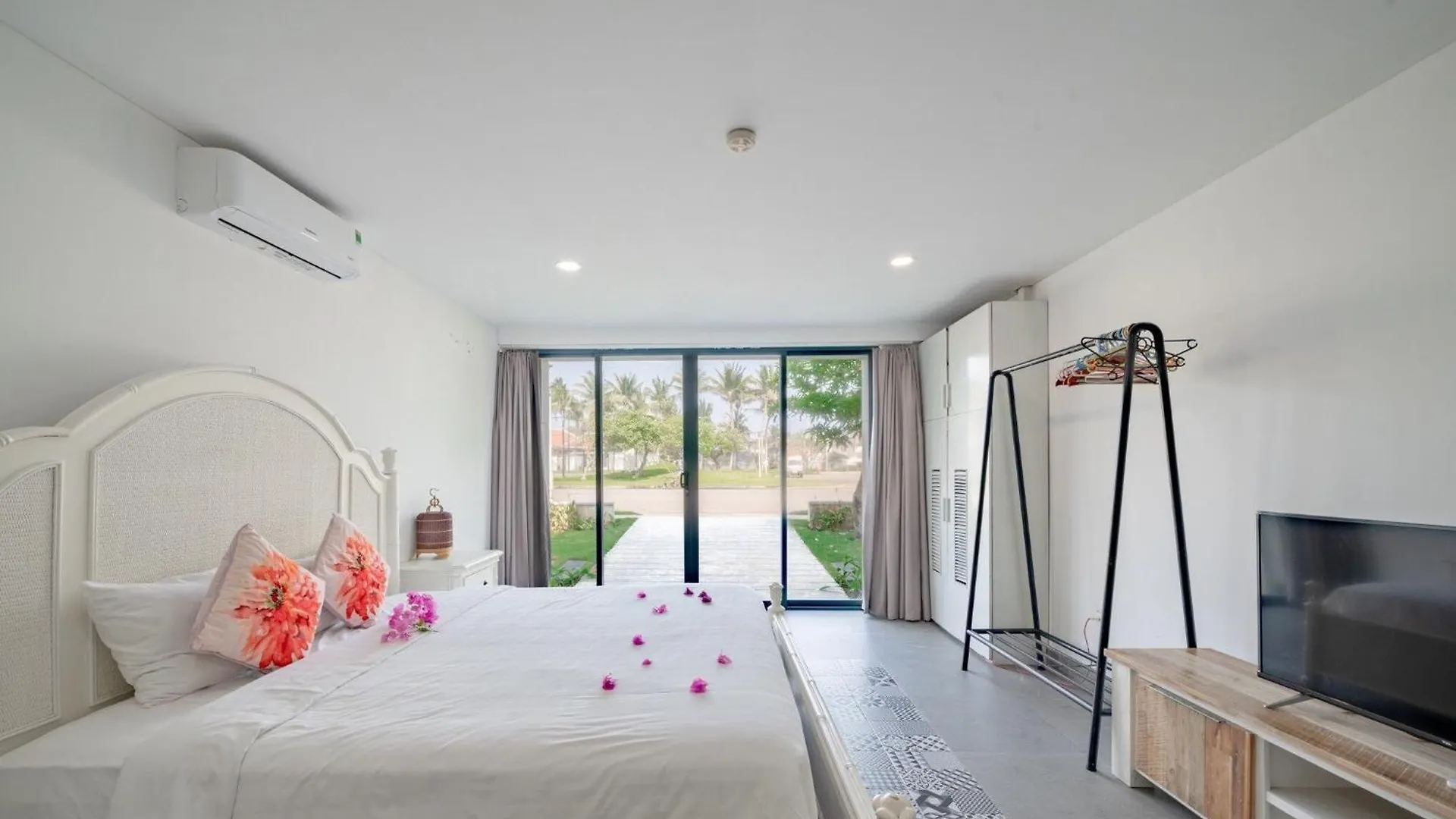 The Ocean Villa Da Nang